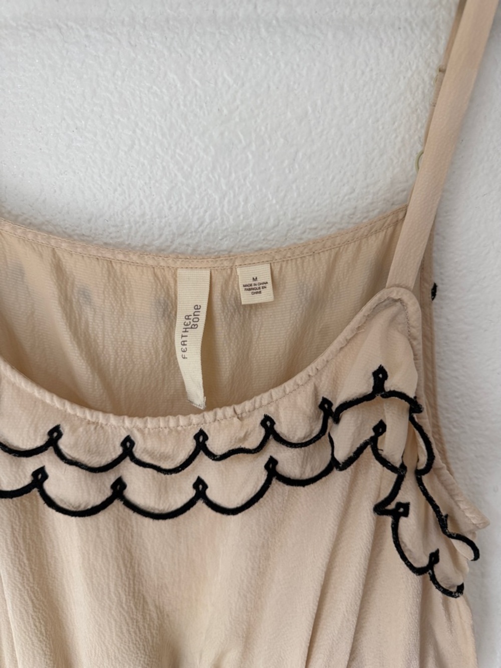 Vintage Anthropologie 100% Silk Cream Scalloped Trim Chemise - M - GUC - Picture 3 of 9